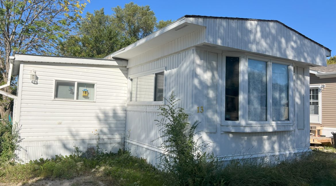 13 Centre Dr 002