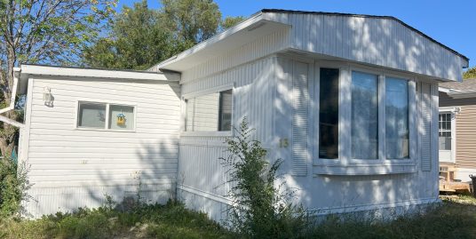 13 Centre Dr, Stonewall