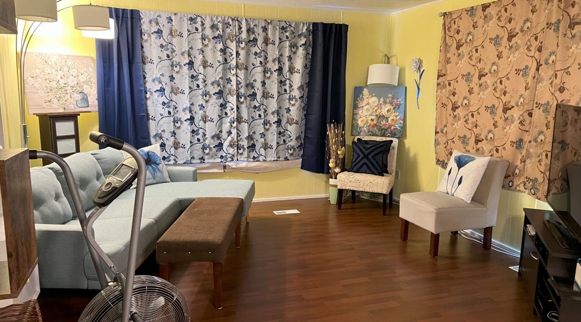 13 Centre Dr 010