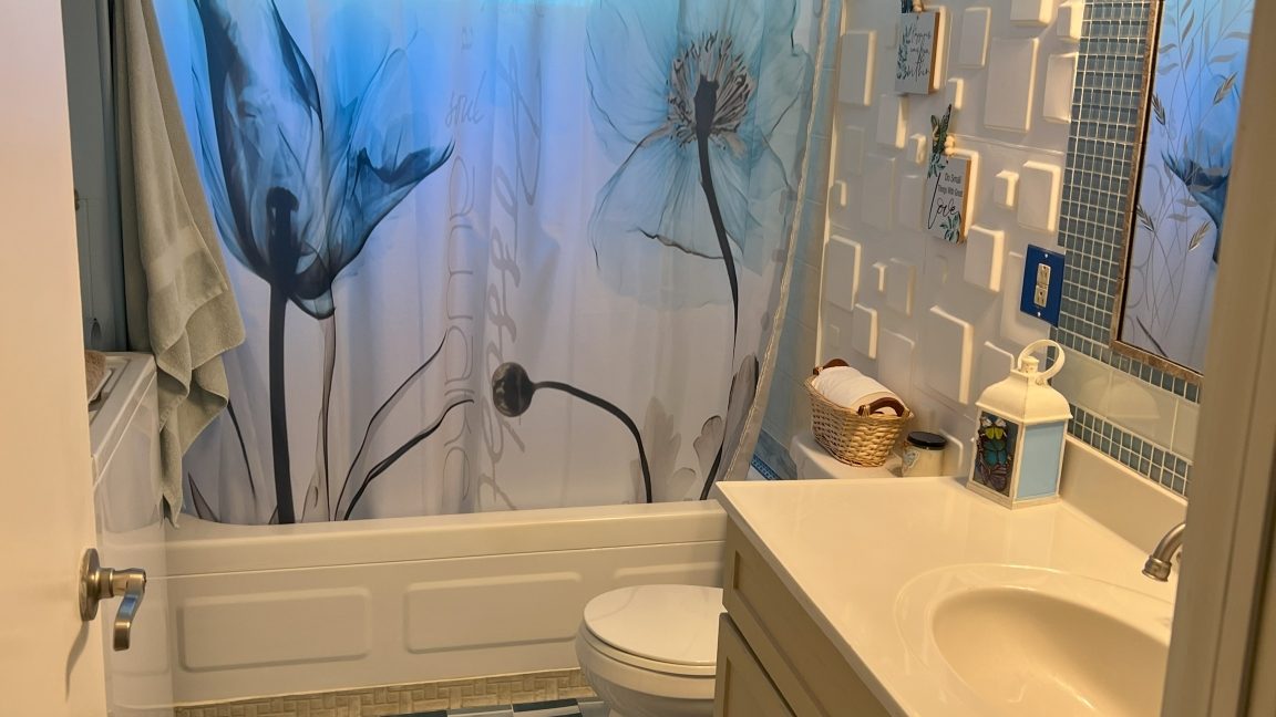 13 Centre Dr 041