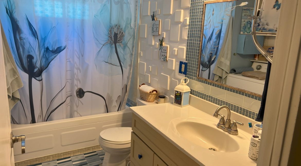 13 Centre Dr 042