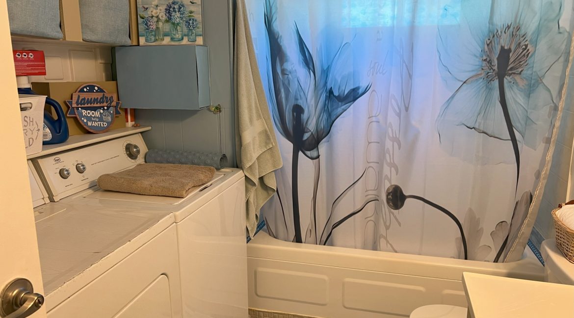 13 Centre Dr 044