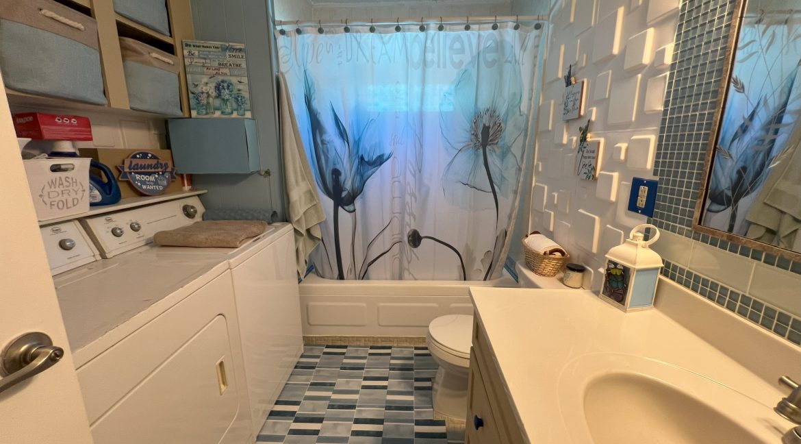 13 Centre Dr 048