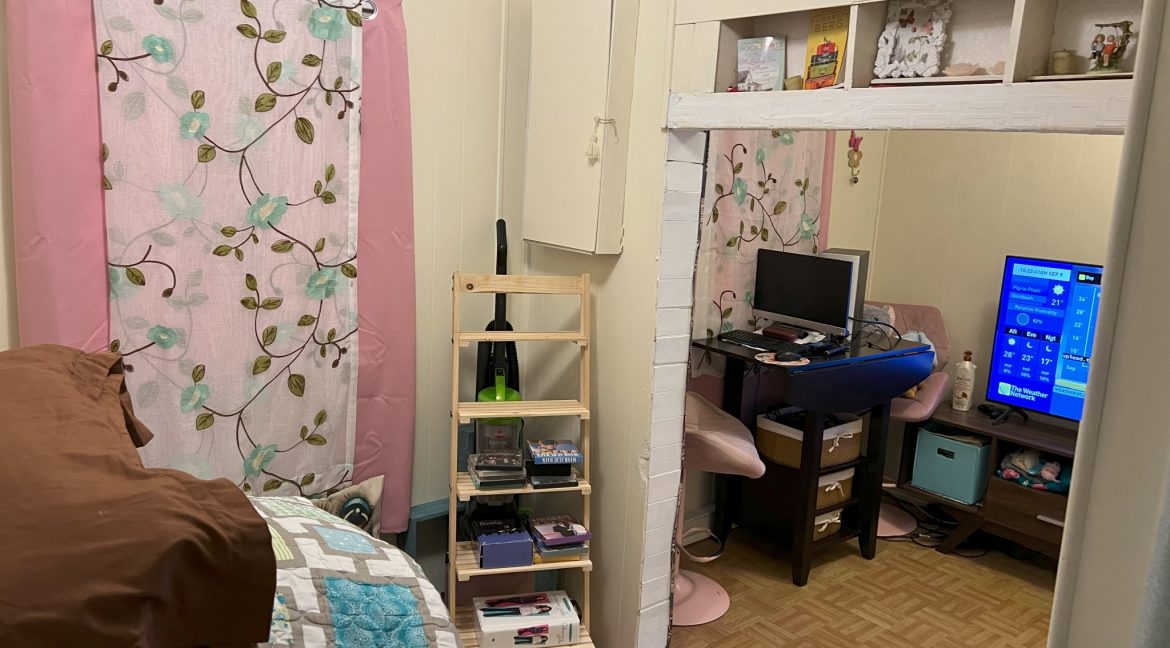 13 Centre Dr 056