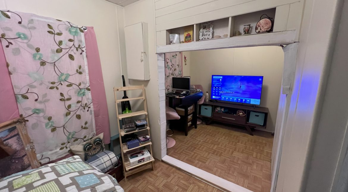13 Centre Dr 073