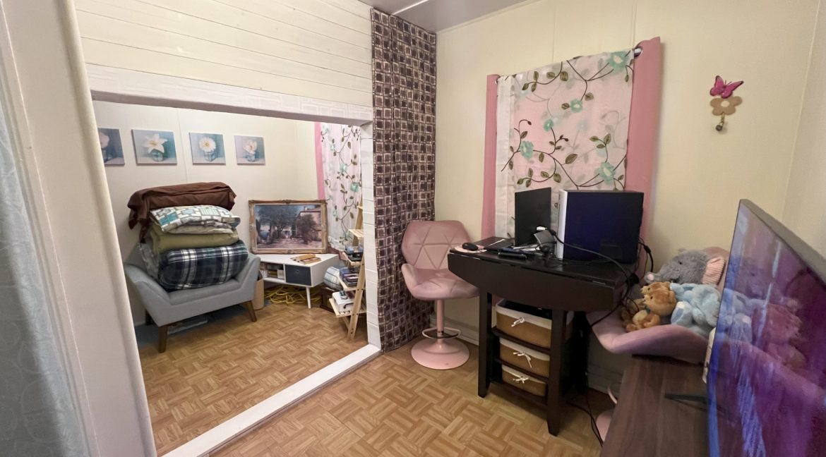 13 Centre Dr 075