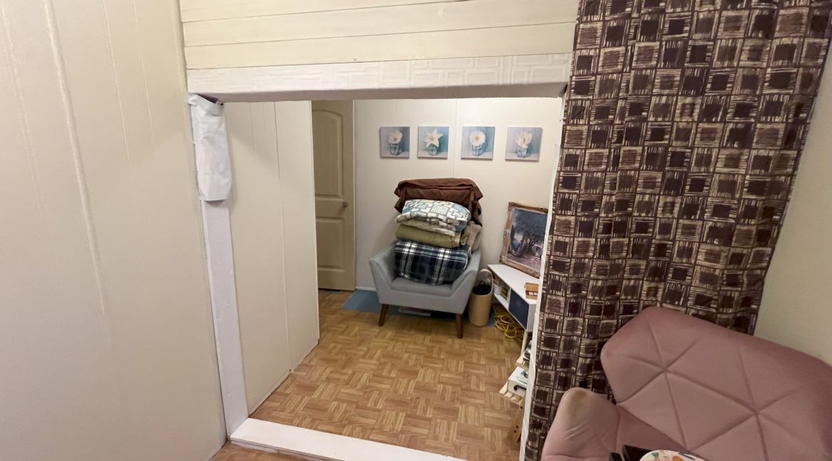 13 Centre Dr 076