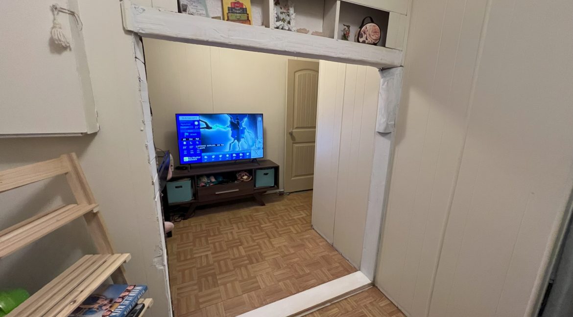 13 Centre Dr 077