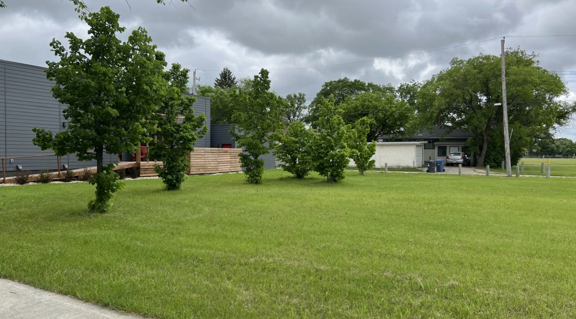 750 Rosseau W 002