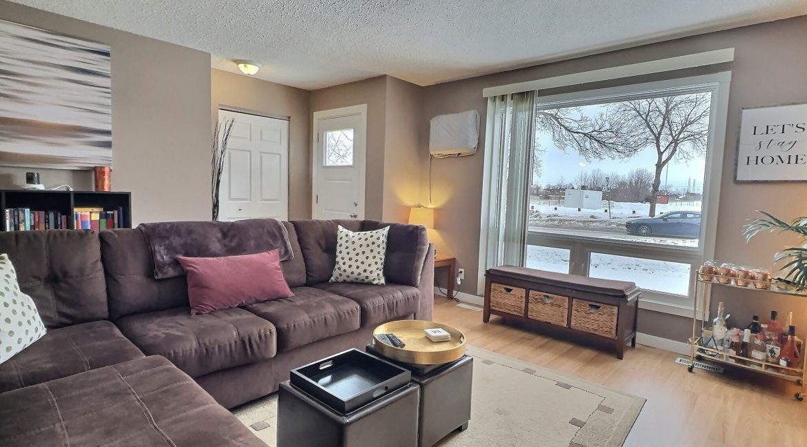 860 McMeans_family room 2