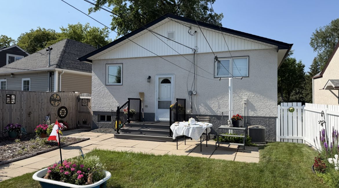11 Park Circle 007