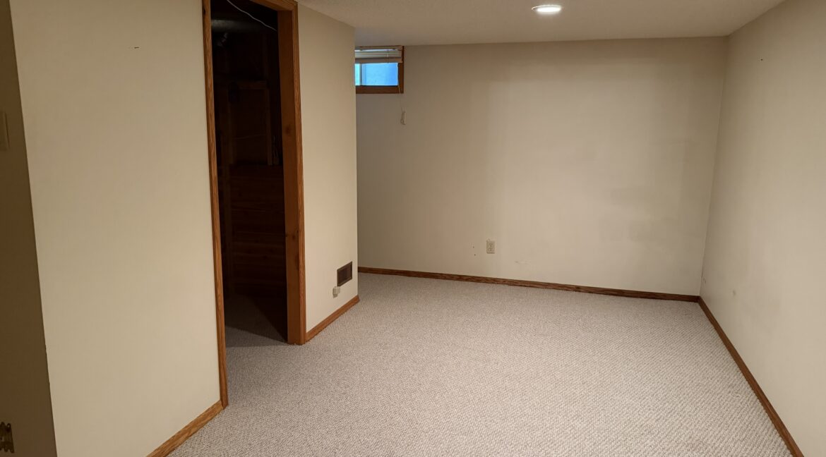 90 Spring Meadow Cr 078