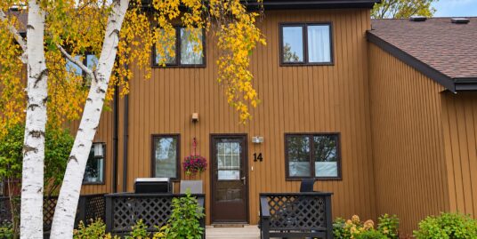 14 Middle Dr, Wpg Beach