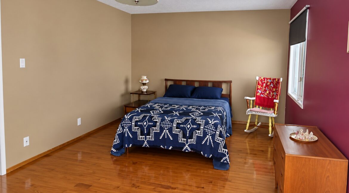 14 Middle Dr 016x